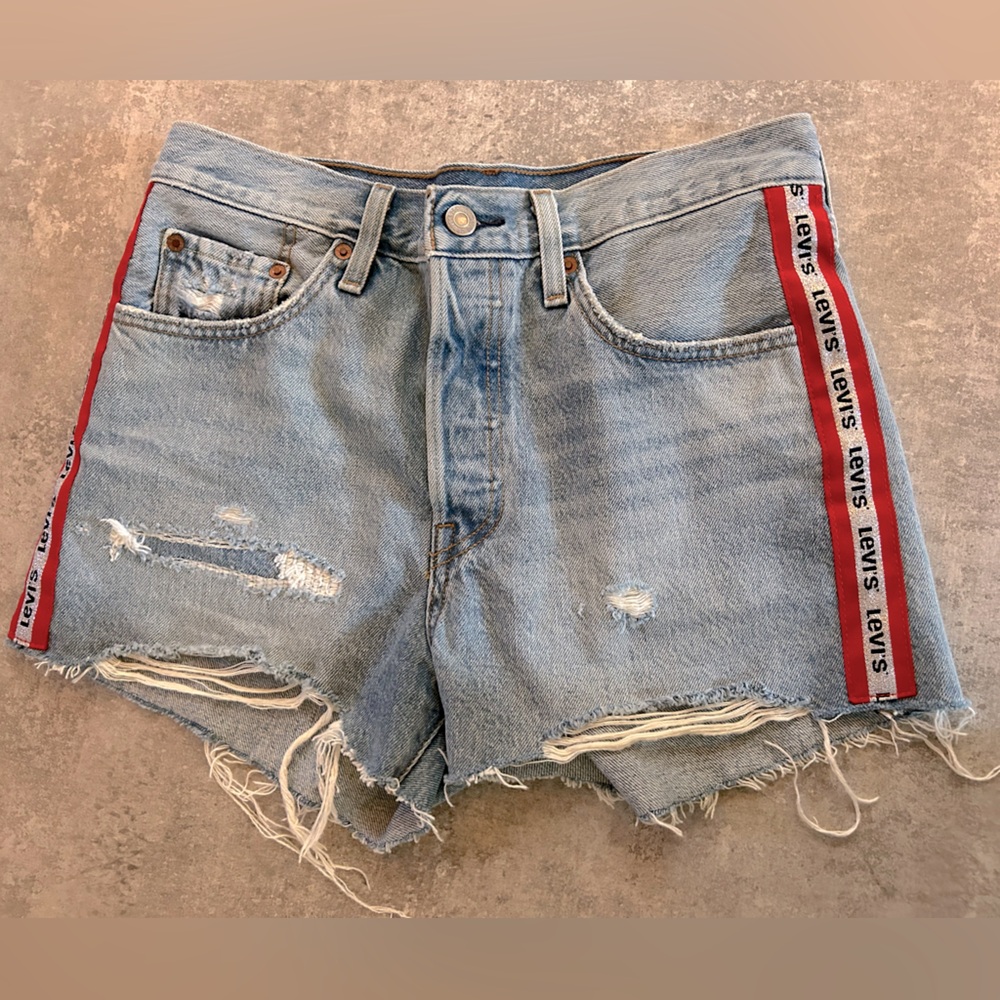 Gently Used, Levi 501 Denim Shorts, Size 27